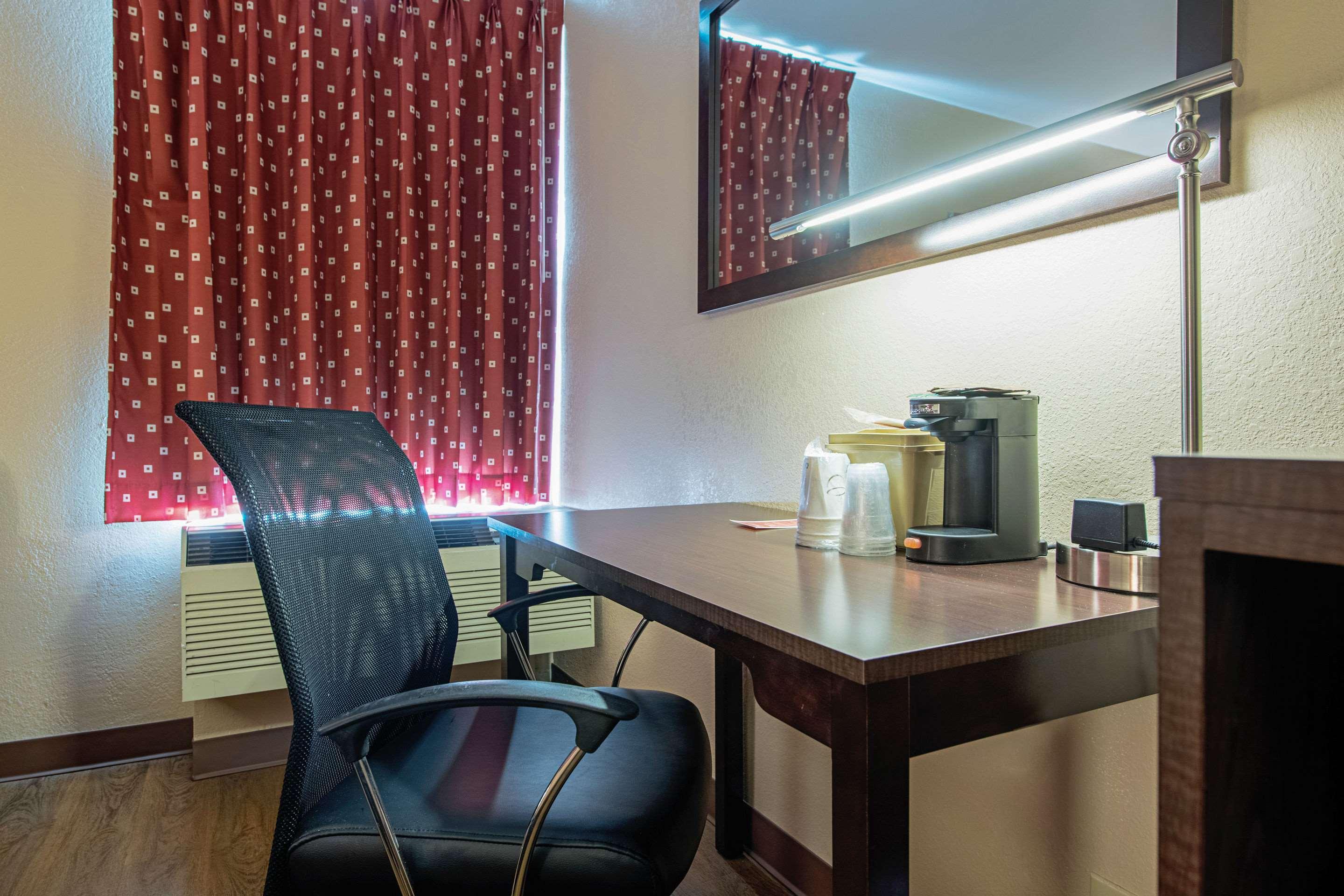 Econo Lodge Buckley Экстерьер фото