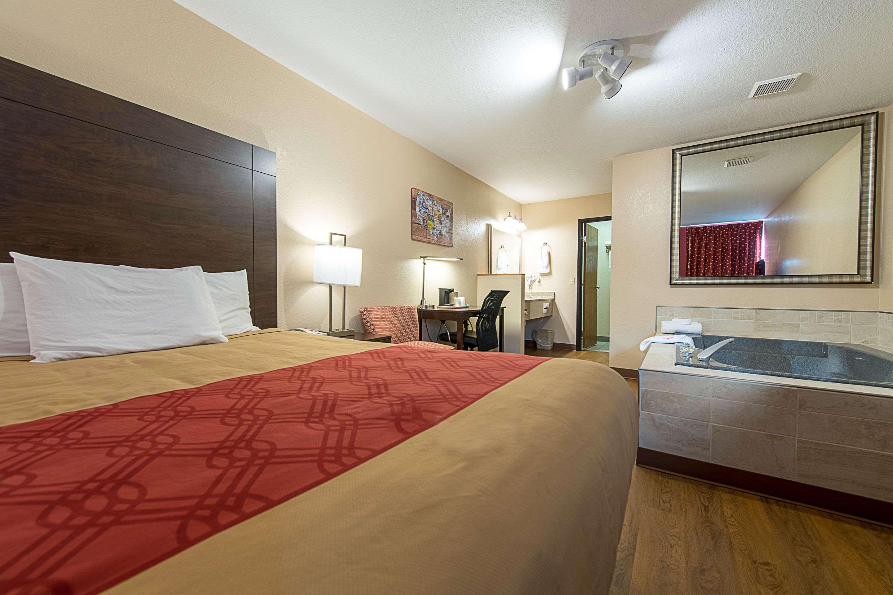 Econo Lodge Buckley Экстерьер фото