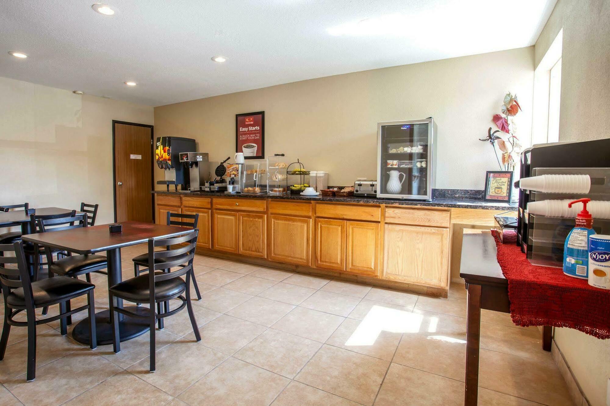 Econo Lodge Buckley Экстерьер фото